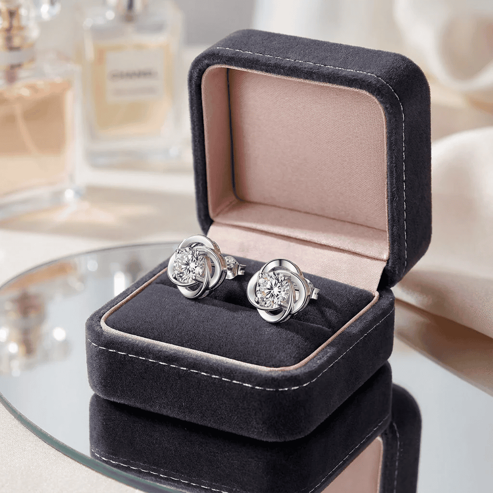 Beszúrós kis virág fülbevaló whitegold