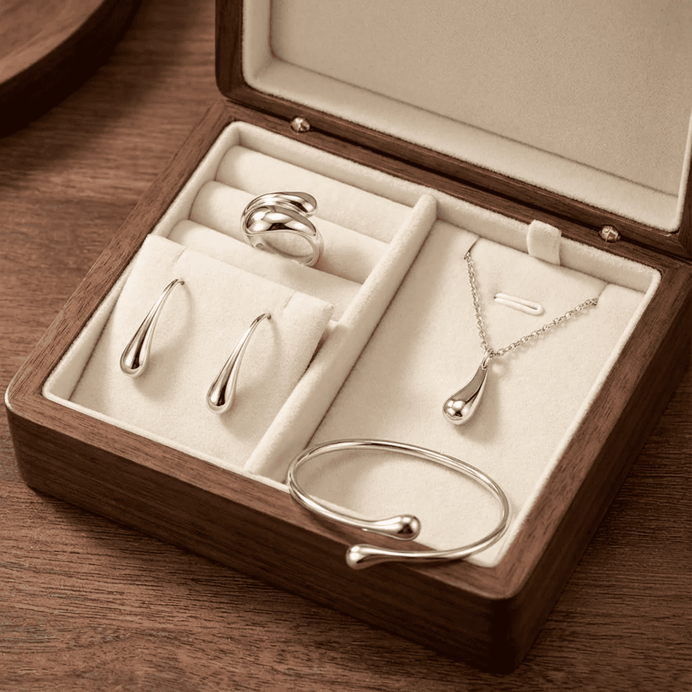 Extravagáns ezüstös női ékszer szett