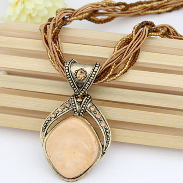 Antik medálos nyaklánc bézs