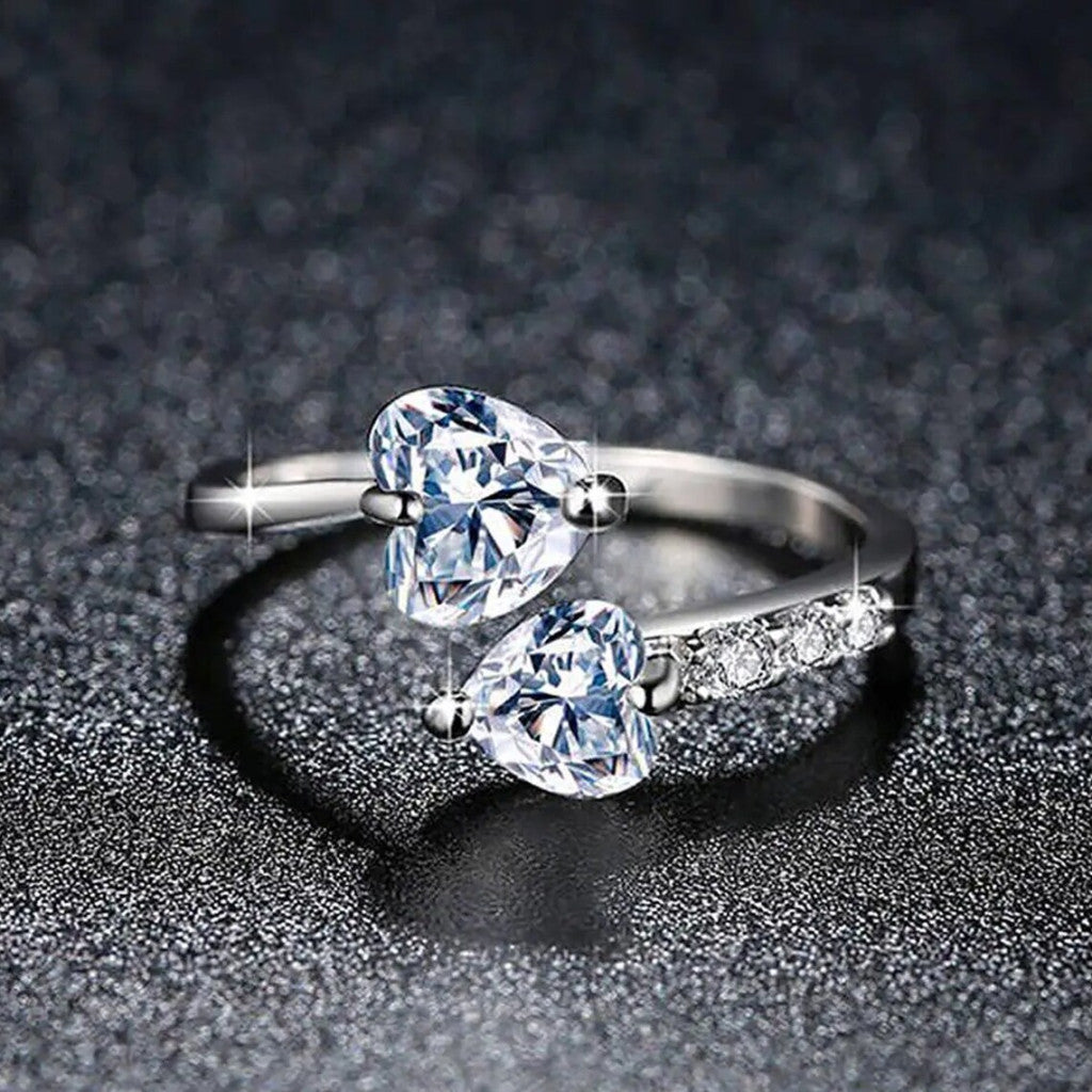 Ölelő kristály szívek gyűrű (állítható méret)