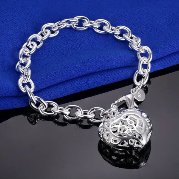 Ezüstös karlánc szív medállal