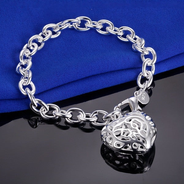 Ezüstös karlánc szív medállal