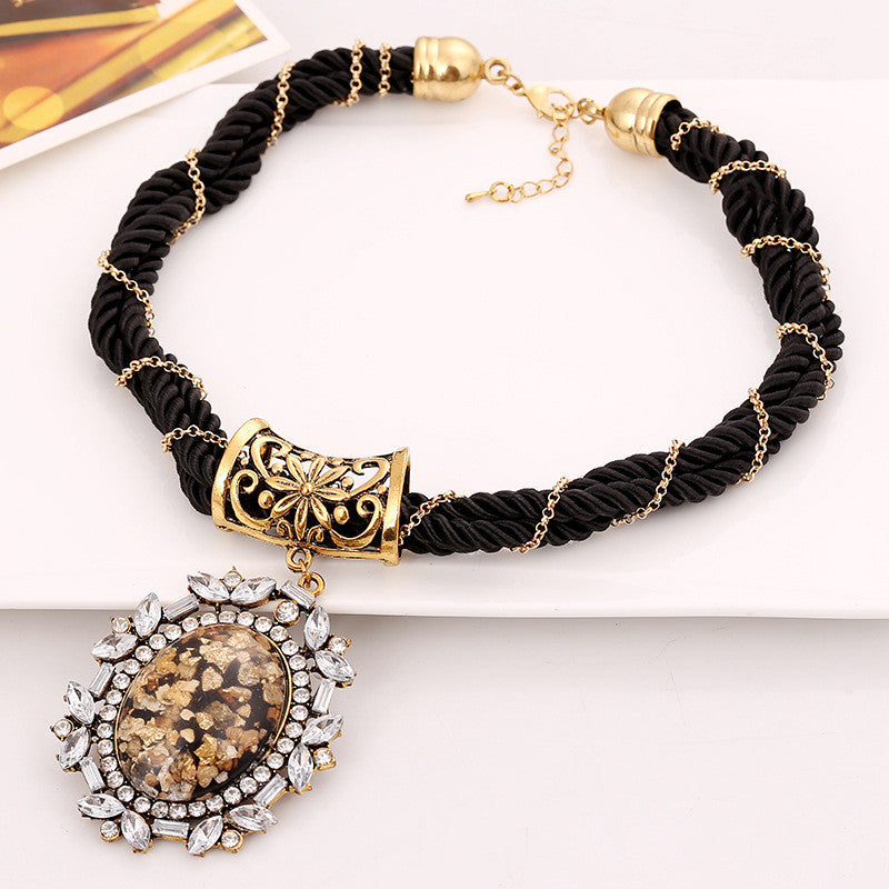 Antik-borostyán medálos nyakék