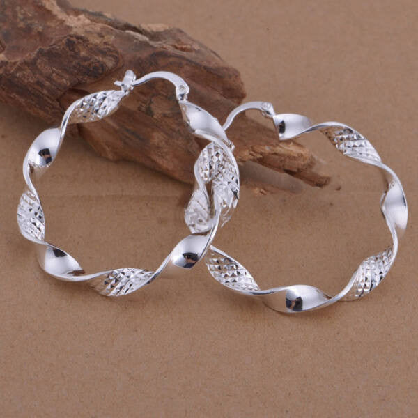 Csavaros ezüstös karika fülbevaló