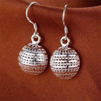 Ezüstözött lógós gömb fülbevaló