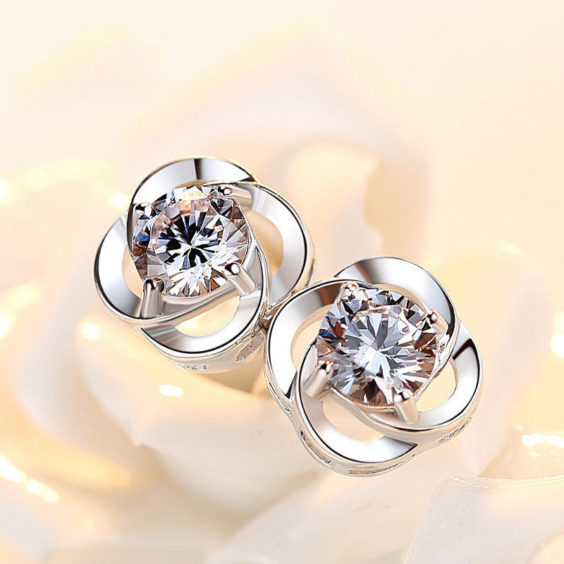 Beszúrós kis virág fülbevaló whitegold