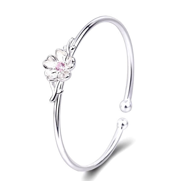 Virágdíszes ezüstös karperec