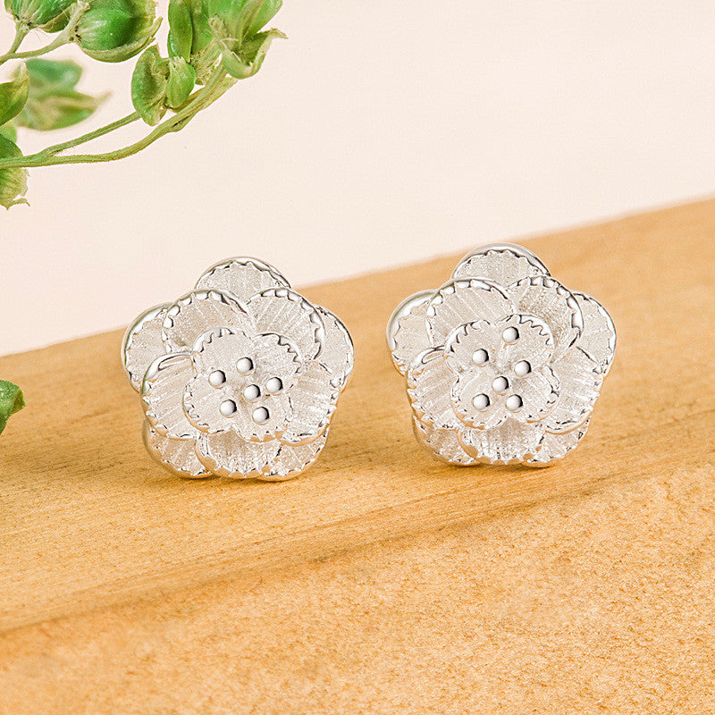 Ezüstös virág beszúrós fülbevaló