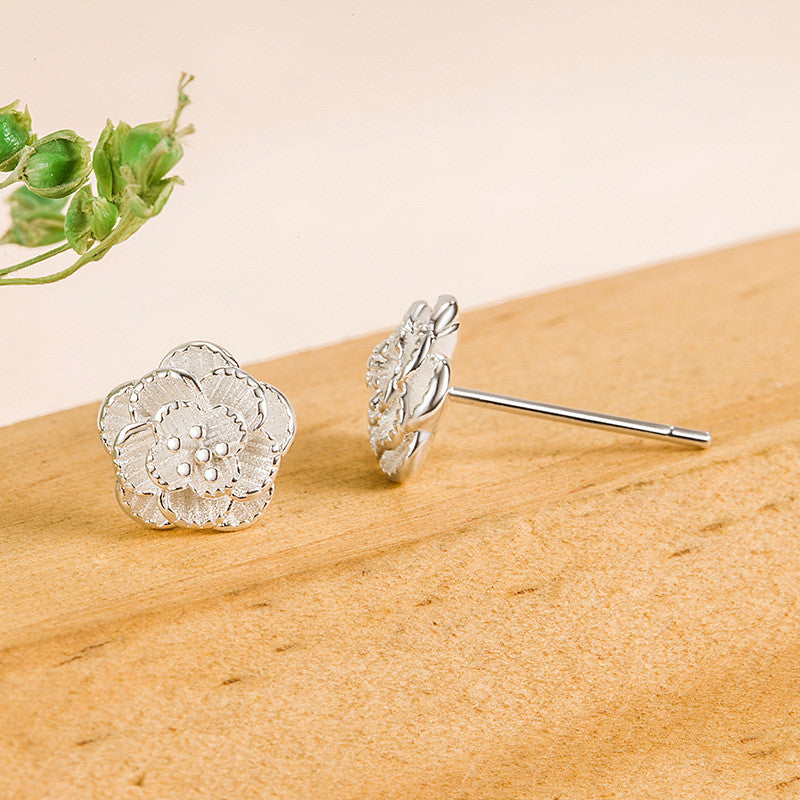 Ezüstös virág beszúrós fülbevaló