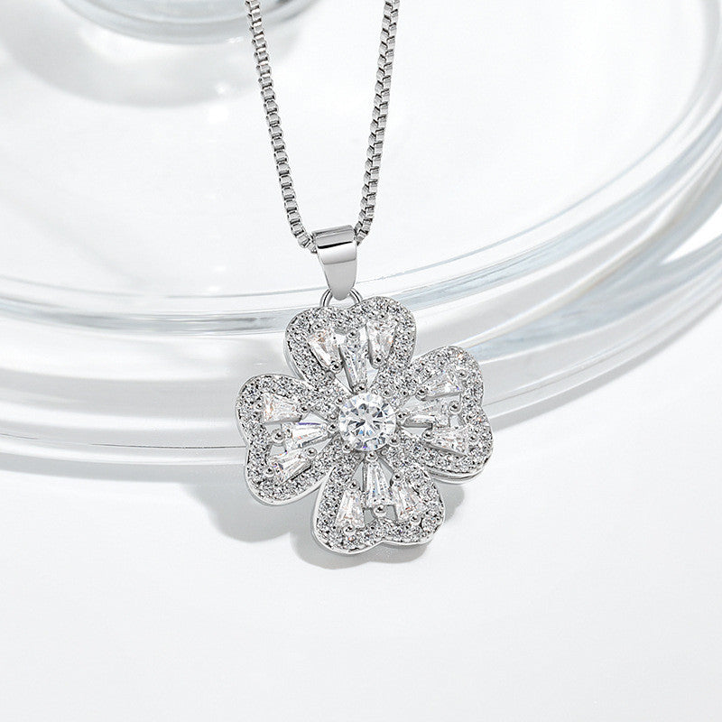 Ivette kristály virág nyaklánc whitegold