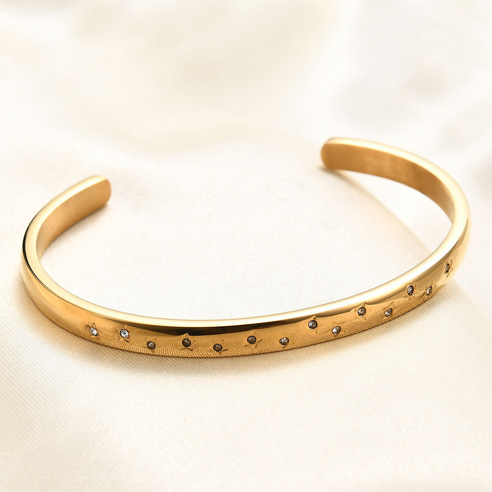 Nemesacél csillagos karkötő gold