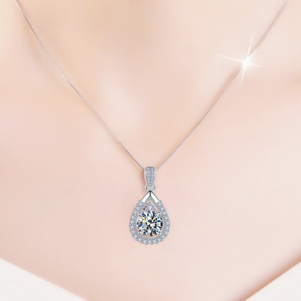 Elegáns csepp medálos nyaklánc whitegold