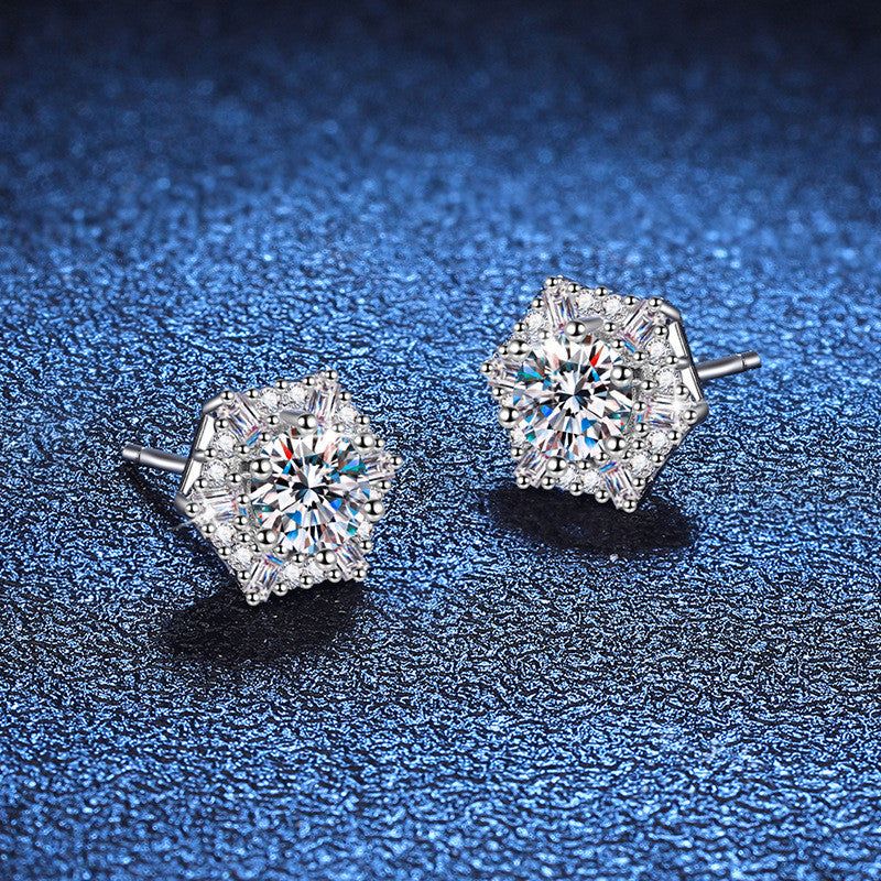 Beszúrós hatszög ezüst fülbevaló moissanite kristállyal