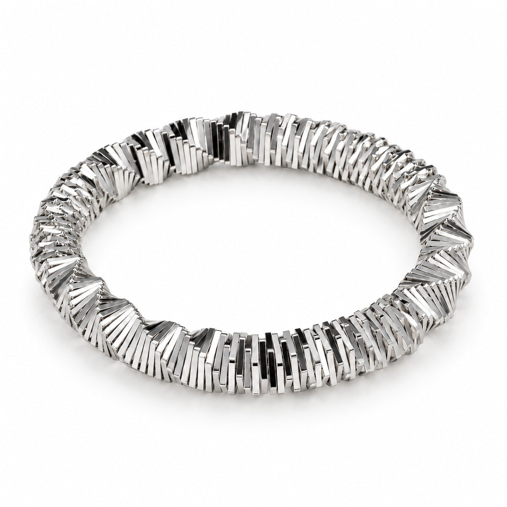 Csavart rugós nemesacél karkötő whitegold – stúdiófotó