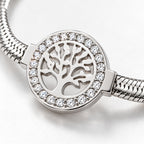 Élet fája nemesacél karkötő kerek kristályos medállal whitegold – makró részlet