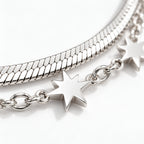 Finom csillagos nemesacél karkötő whitegold – makró részlet