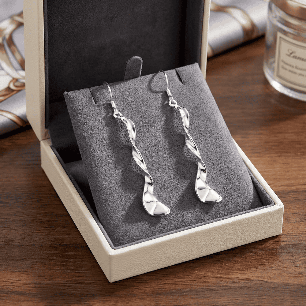 Ezüstös csavart fülbevaló