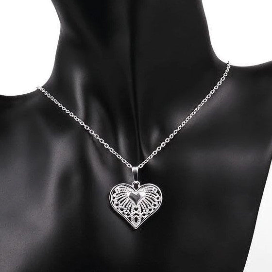 Anaelle ezüstös szív medálos nyaklánc