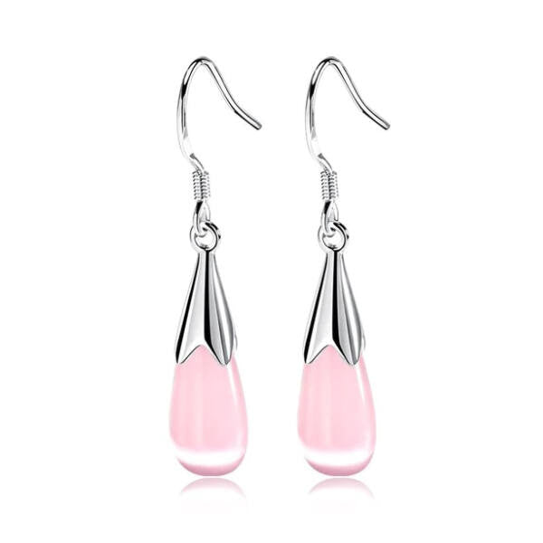 Rózsaszín szoknyás hölgy fülbevaló