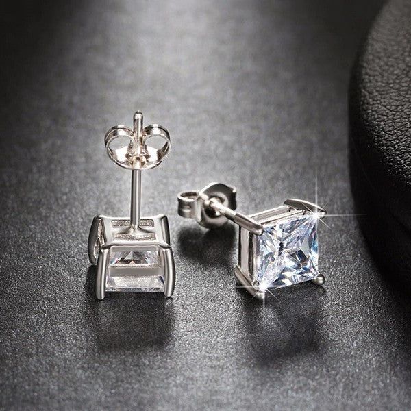 Beszúrós Swarovski kristály kocka fülbevaló