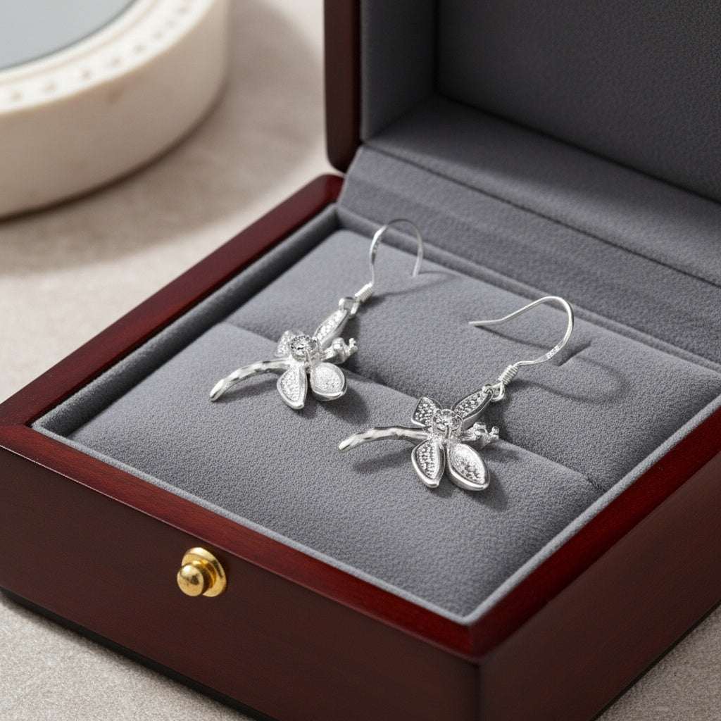 Ezüstös szitakötő fülbevaló