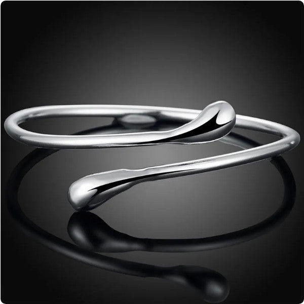 Extravagáns ezüstös karkötő