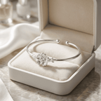 Virágdíszes ezüstös karperec