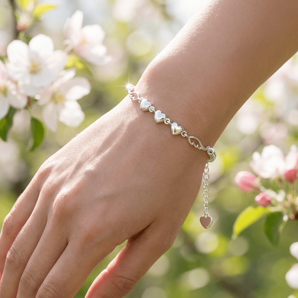 Ezüstös szív-szárnyak karkötő